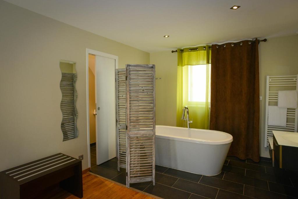 Logis Hotel Restaurant L'Auberge Normande Carentan Esterno foto