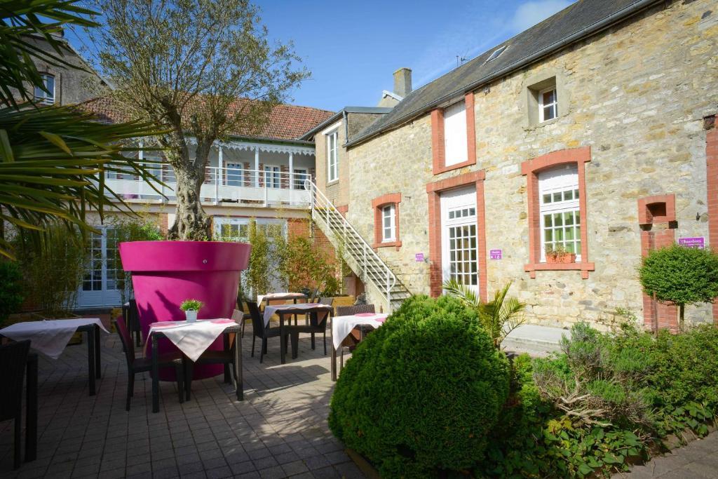 Logis Hotel Restaurant L'Auberge Normande Carentan Esterno foto