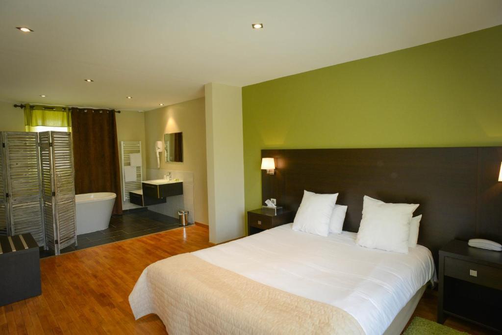 Logis Hotel Restaurant L'Auberge Normande Carentan Esterno foto