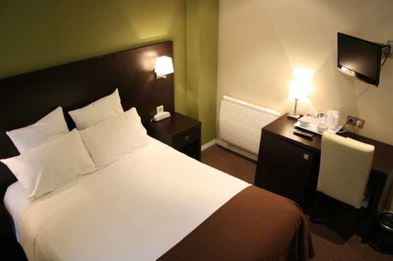 Logis Hotel Restaurant L'Auberge Normande Carentan Esterno foto